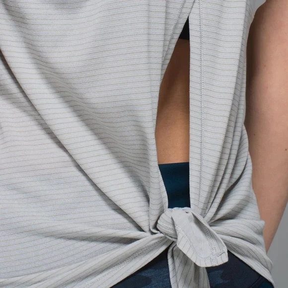 Lululemon Clip-In Tank in "Silver Spoon" Gray - Fits Size S 4/6 Rare Lulu Find - Picture 3 of 10